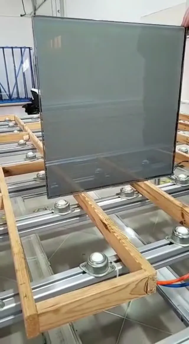 Praca nad inteligentnym szkłem w zapleczu Digi Glass Factory